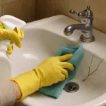 Come prevenire le incrinature nelle superfici smaltate? Il momento della pulizia che richiede attenzione